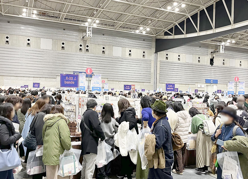 たくさんの参加者でにぎわう会場の様子